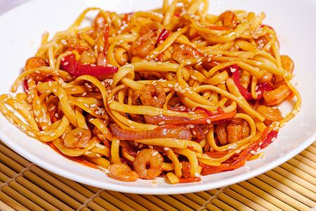 Вок с креветками