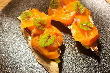 Круассаны с лососем