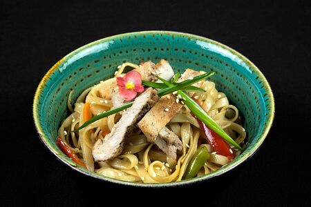 Удон со свининой