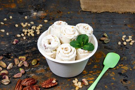 Фисташковое мороженое с фисташковой пастой