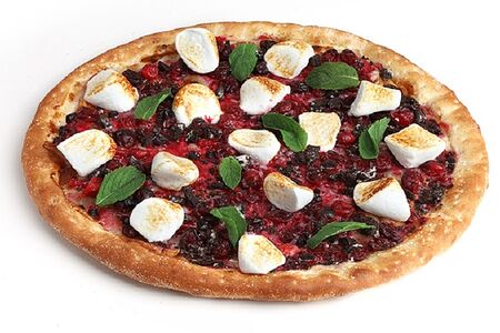 Пицца с ягодами и маршмеллоу