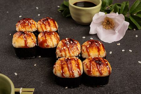 Запеченный сырный ролл с лососем