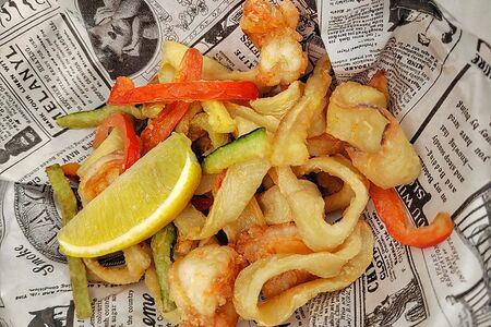 Фритто Мисто с кальмарами и креветками