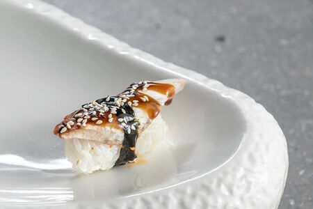 Суши с угрем