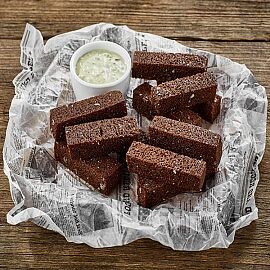 Бородинские гренки с чесноком и соусом тар-тар