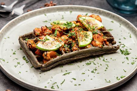 Nero con frutti di mare