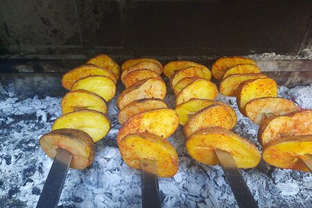 Картофель на мангале