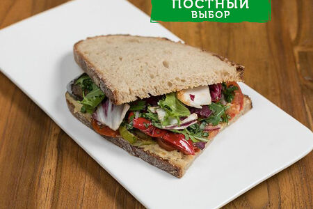 Сэндвич с хумусом и овощами-гриль