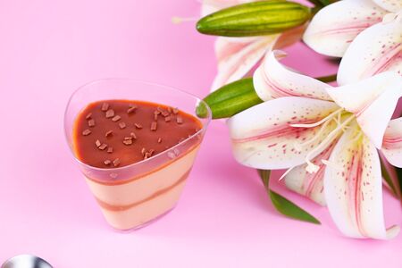 Десерт в стаканчике Солёная карамель