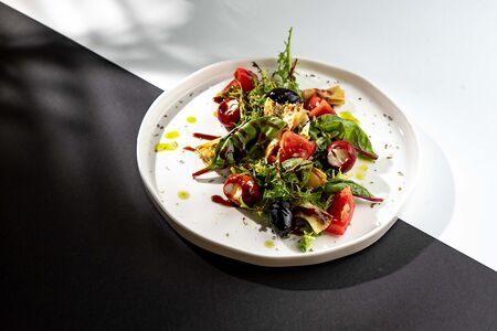 Греческий салат с артишоками