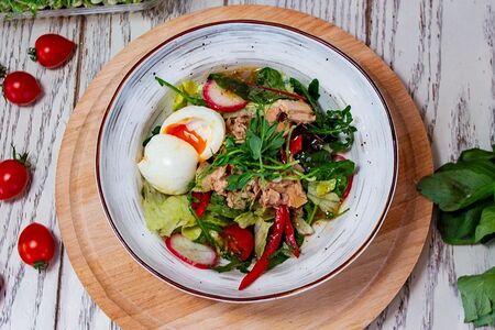 Салат с тунцом