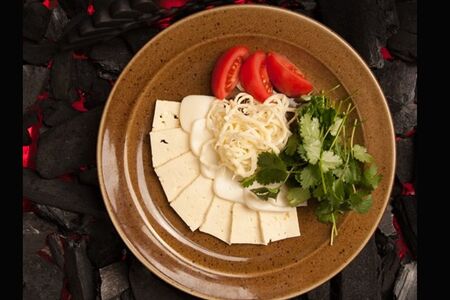 Ассорти из домашних сыров