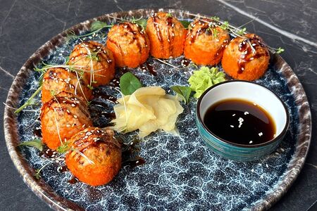 Запеченный ролл с лососем и угрем