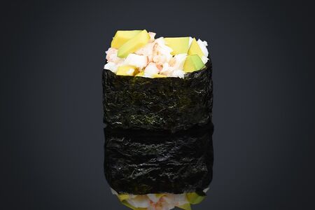 Спайси креветка с авокадо