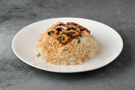 Жареный рис с угрем