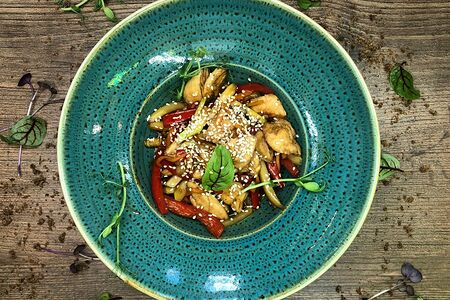 Курица с овощами в соусе терияки