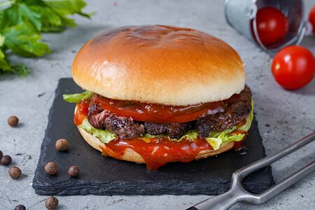 Стейк-бургер