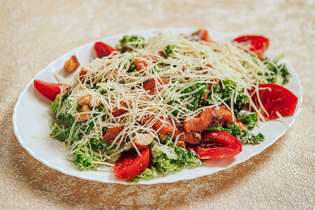 Салат Цезарь с семгой