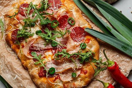 Пицца римская мясная