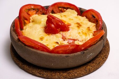 Сулугуни с томатами