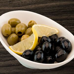 Маслины и оливки
