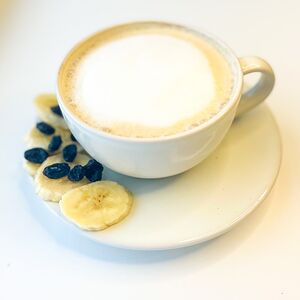 Бананово-черничный раф (большой)