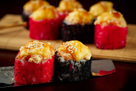 Ролл запеченный с семгой