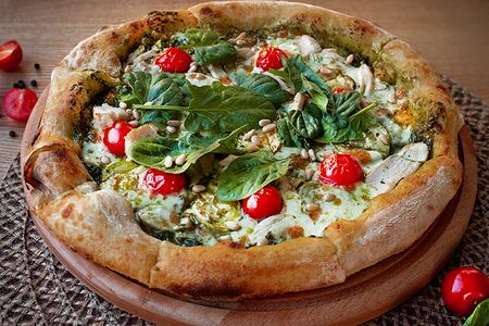 Пицца с курицей Песто