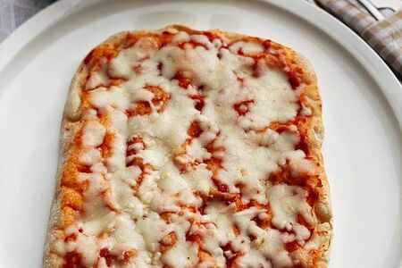 Пицца с сыром моцарелла