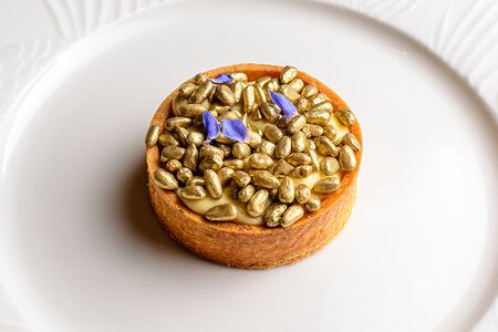 Тарт с кедровым орехом