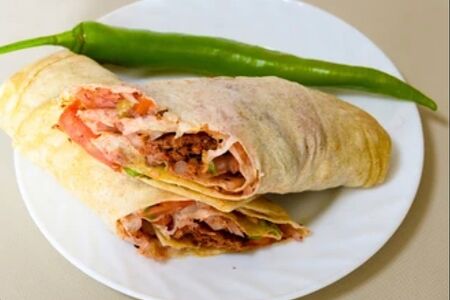 Шаурма с говядиной и сырными палочками