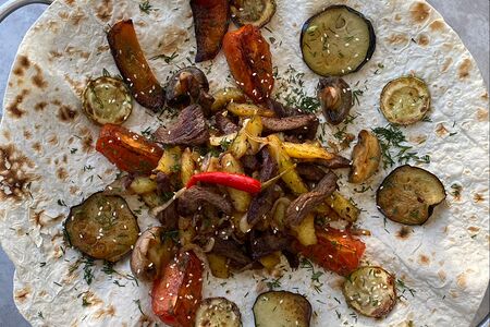 Телятина с овощами на садже