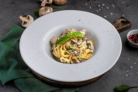 Феттуччине с курицей и грибами