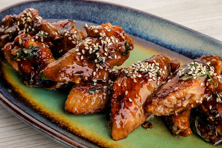 Крылья под соусом Бомбический