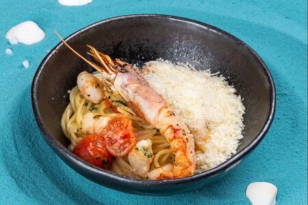 Спагетти с лангустином и креветками