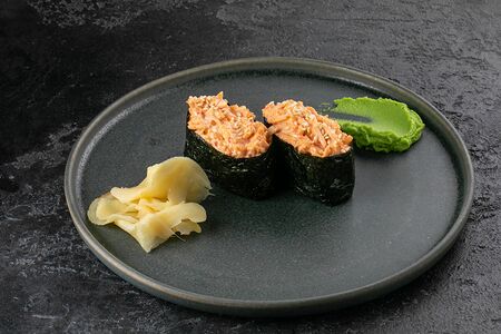 Острые суши с креветкой