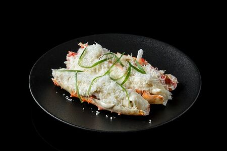 Фаланги камчатского краба с соусом бер блан и сыром пармезан