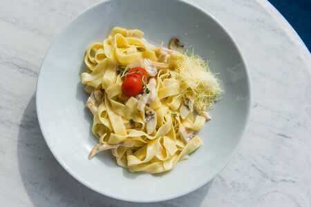 Феттуччине с курицей и грибами