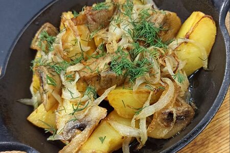 Картофель жаренный с шампиньонами
