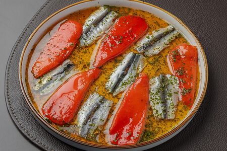 Каспийская килька с печёным перцем