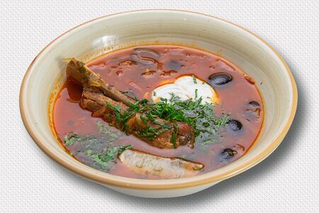 Солянка с подкопченным свиным ребром