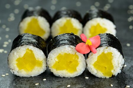 Малый ролл с такуаном