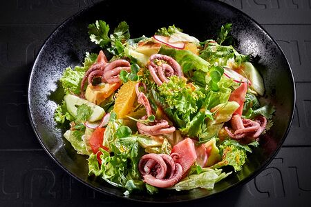 Салат с каракатицей