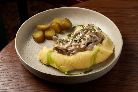 Бефстроганов с пюре