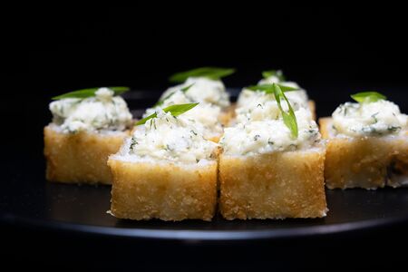 Бэби Маки с курицей