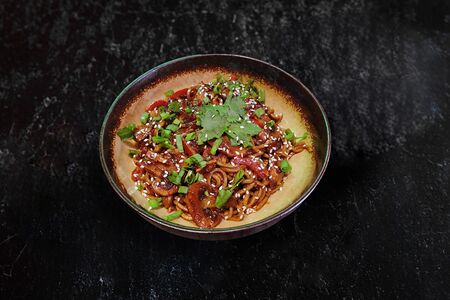 Жареная Лапша с грибами и брокколи