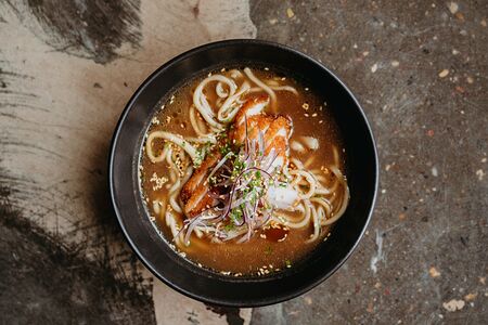 Бульон с цыпленком и лапшой