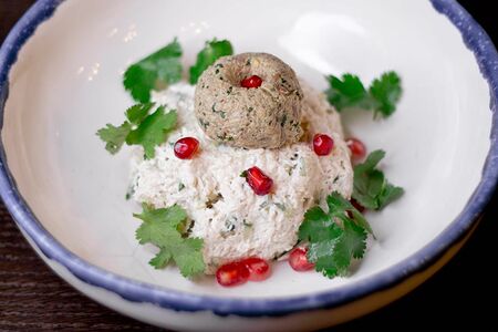 Салат из куриного филе с огурцом