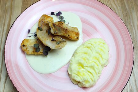 Судак в сливочном соусе