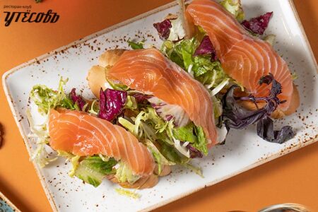 Брускетта с лососем